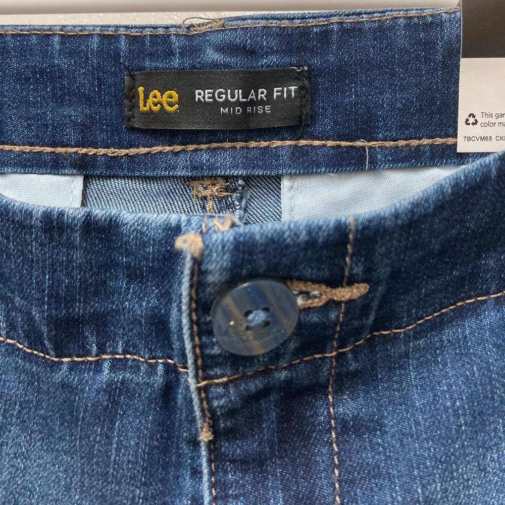 Lee Women's Regular Fit Chino Walkshorts: EXPEDITION: 10:M 7'' Inseam NWT Shorts - Picture 3 of 11